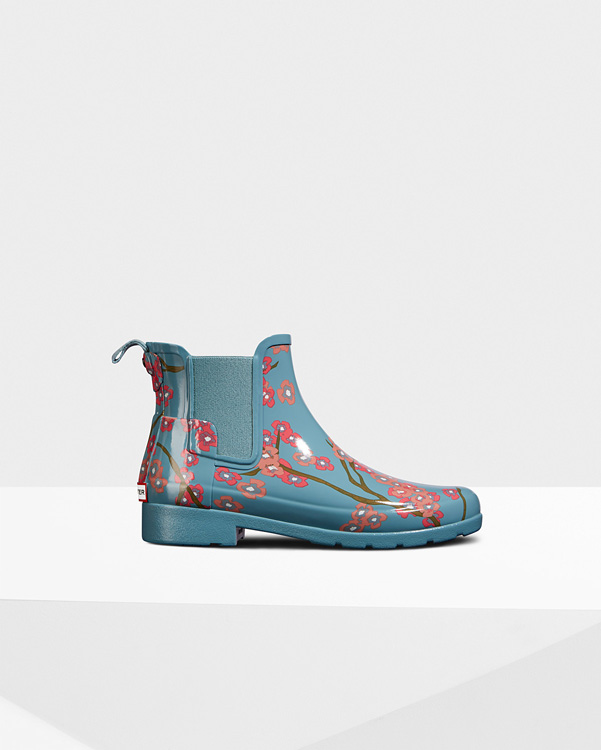  Hunter women's refined blossom print chelsea boots : soft pine floral