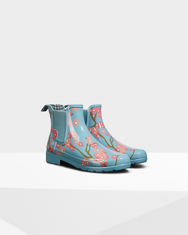  Hunter women's refined blossom print chelsea boots : soft pine floral