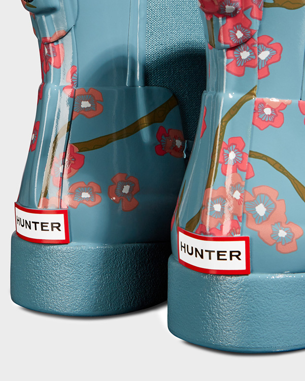  Hunter women's refined blossom print chelsea boots : soft pine floral