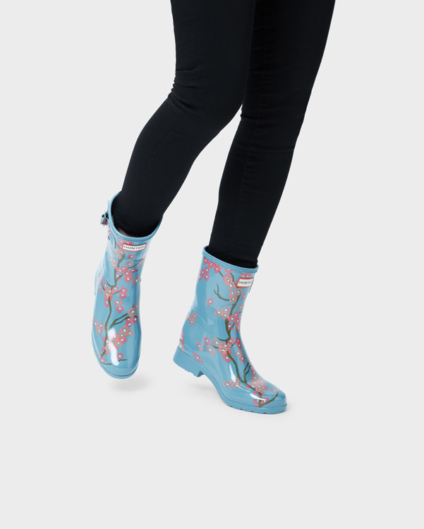  Hunter women's refined blossom print short wellington boots : soft pine floral