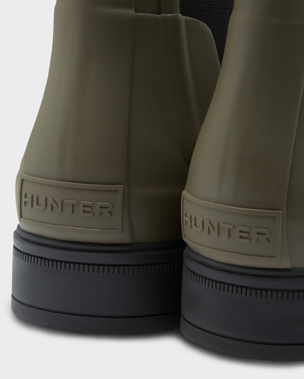  Hunter men's original refined dark sole chelsea boots : swamp green/black